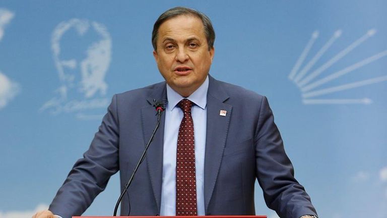 سيد طورون نائب رئيس الحزب الشعب الجمهوري مصطى آدي غوزال النائب البرلماني عن حزب الشعب الجمهوري