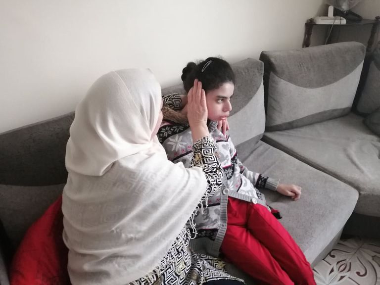 مايا.. جزائرية مصابة بمرض متلازمة ريت النادر والخطر منذ 18 عاما مايا.. جزائرية مصابة بمرض متلازمة ريت النادر