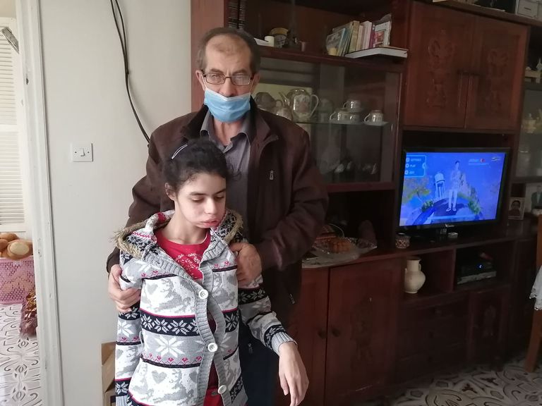 مايا.. جزائرية مصابة بمرض متلازمة ريت النادر والخطر منذ 18 عاما مايا.. جزائرية مصابة بمرض متلازمة ريت النادر