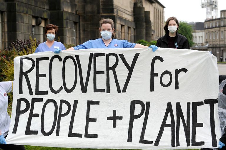 تظاهرة لناشطين من حركة "إكستنكشن ريبيليين" في لندن