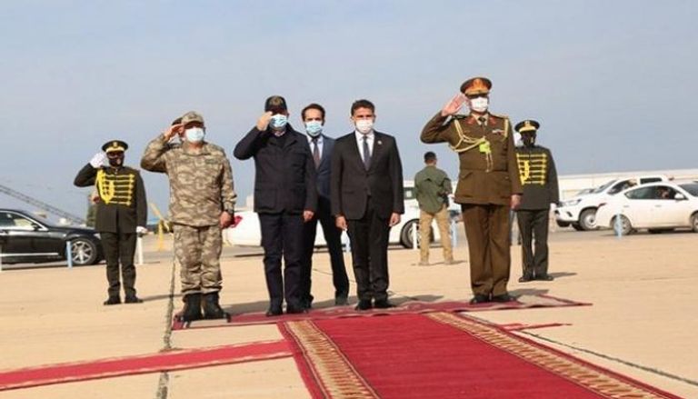 جانب من زيارة وزير الدفاع التركي إلى طرابلس