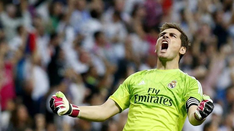 إيكر كاسياس خاض مسيرة حافلة بالألقاب مع كرة القدم خاصة مع ريال مدريد ومنتخب إسبانيا إيكر كاسياس حارس ريال مدريد ومنتخب إسبانيا الأسبق