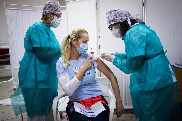 الاتحاد الأوروبي يبدأ حملته لتلقيح سكانه ضد كوفيد-19