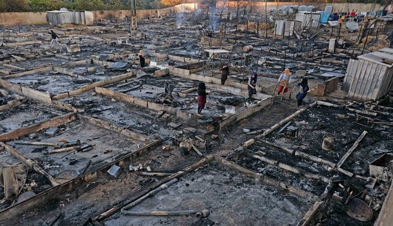 الدمار الذي خلفه الحريق في المخيم