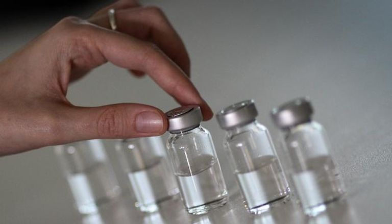 العالم يعلق آمالا كبيرة على اللقاحات لوقف جائحة كورونا