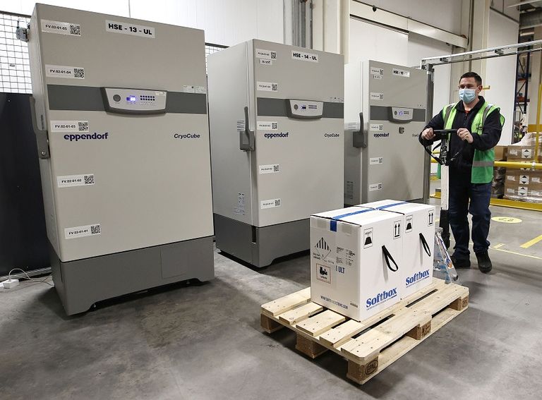 العالم يعلق آمالا كبيرة على اللقاحات لوقف جائحة كورونا