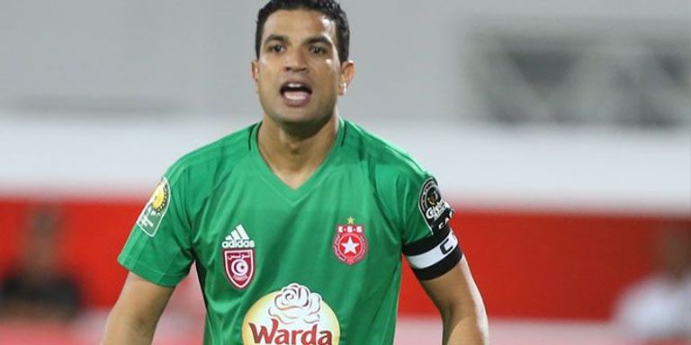 أيمن المثلوثي حارس النجم الساحلي التونسي من إحدى مواجهات الدوري التونسي