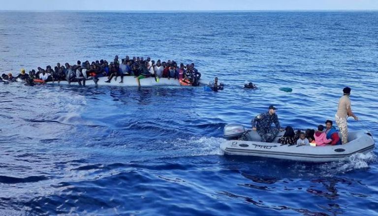 جانب من اعتراض قوارب للمهاجرين قبالة سواحل ليبيا - أرشيفية