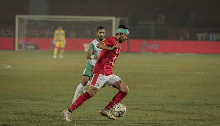 طاهر محمد طاهر لاعب الأهلي المصري