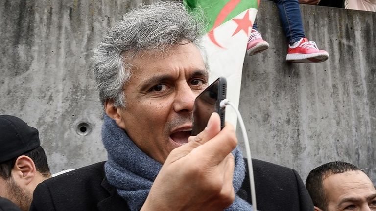 الناشط السياسي الجزائري المعارض رشيد نكاز السياسيان الجزائريان المثيران للجدل طليبة ونكاز
