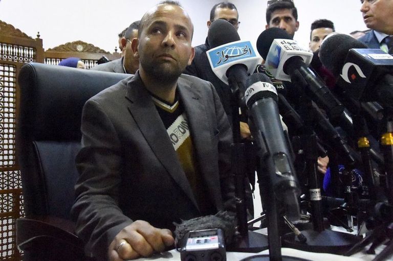 المرشح رشيد نكاز الذي قدمه الناشط رشيد نكاز بديلا عنه في انتخابات أبريل 2019 السياسيان الجزائريان المثيران للجدل طليبة ونكاز