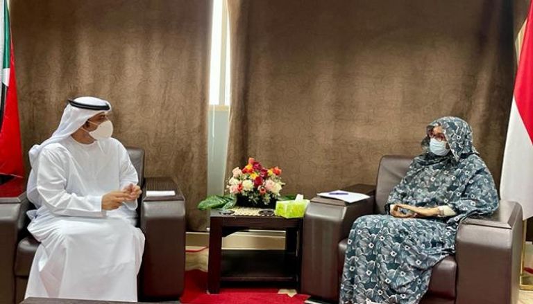 جانب من لقاء إلهام إبراهيم وحمد الجنيبي