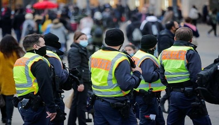 عناصر من الشرطة في شوارع برلين- رويترز