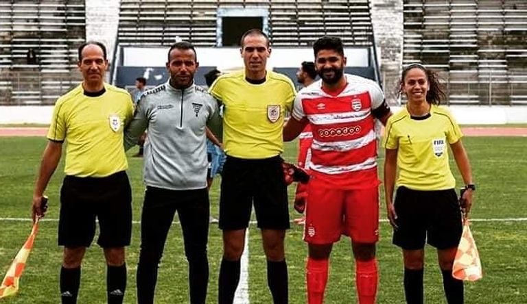 حكمة تشارك في مباريات الدوري التونسي الحكمة هدى عفين
