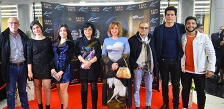 صناع الفيلم في صورة تذكارية