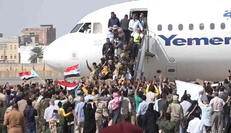 لحظة استهداف مطار عدن اليمني- أرشيفية