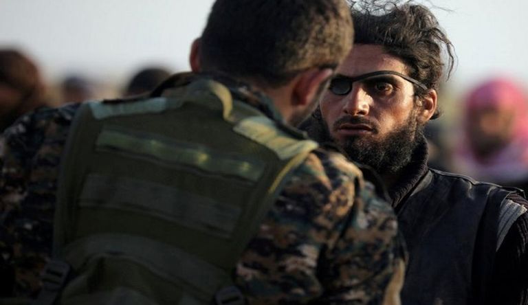 مجموعة من عناصر تنظيم داعش خلال تدريبات- أرشيفية