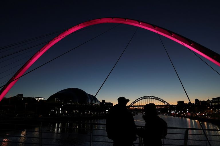 بريطانيا تواجه طفرة إصابات بالسلالة الجديدة من كورونا