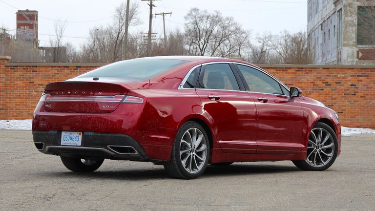 نسخة 2017 من طراز لينكولن MKZ