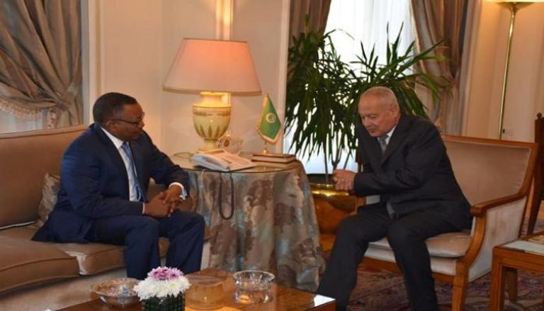أحمد أبوالغيط مع وزير الدولة بوزارة الخارجية السودانية عمر قمر الدين