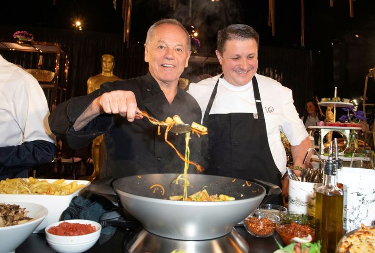 سلمون مدخن على شكل تمثال جائزة الأوسكار