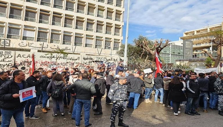 جانب من الاحتجاجات في لبنان بسبب تدهور الأوضاع