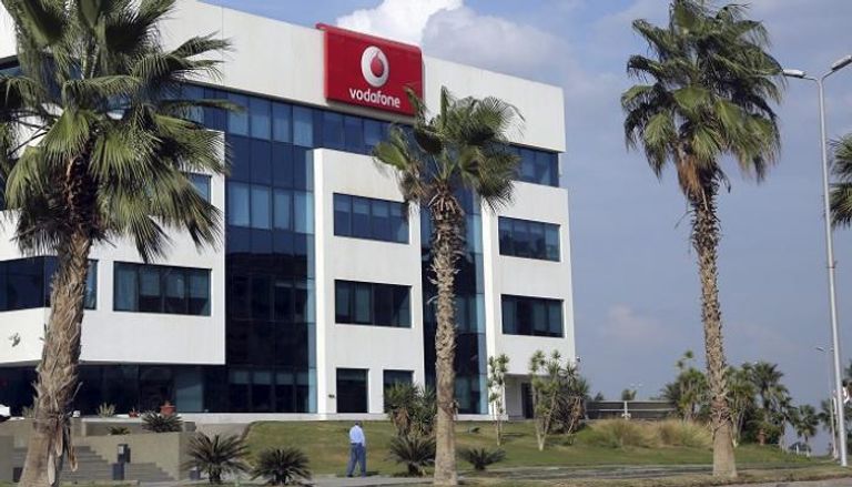 المصرية للاتصالات قد تبيع حصتها في فودافون