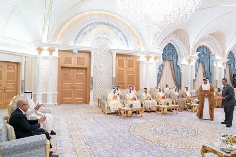 جانب من توقيع الاتفاقيات