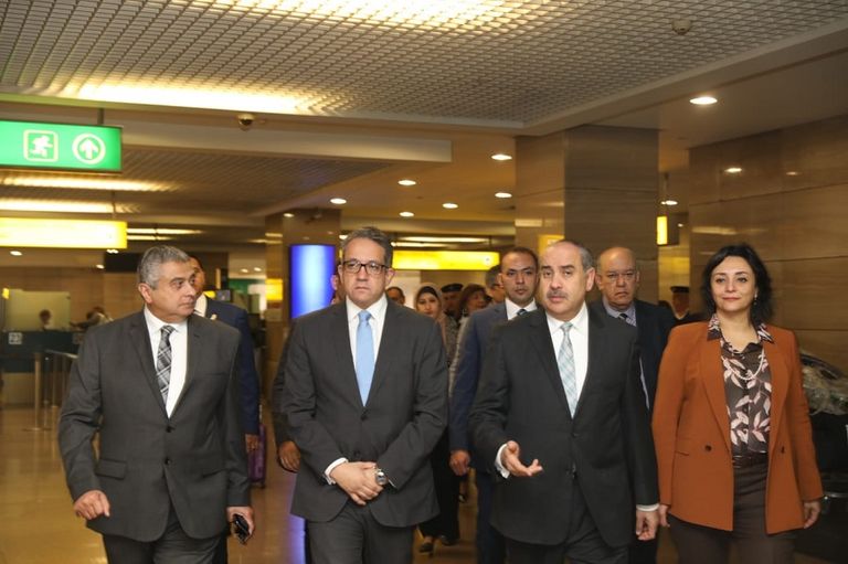 جولة وزيري السياحة والآثار والطيران المدني في مصر بمطار القاهرة
