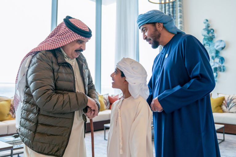 العاهل البحريني لدى وصوله الإمارات