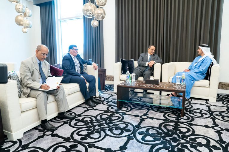 الشيخ عبدالله بن زايد آل نهيان وإسماعيل ولد الشيخ أحمد