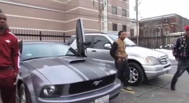 كومان ويلسون ووالدته يولاندا هولمز