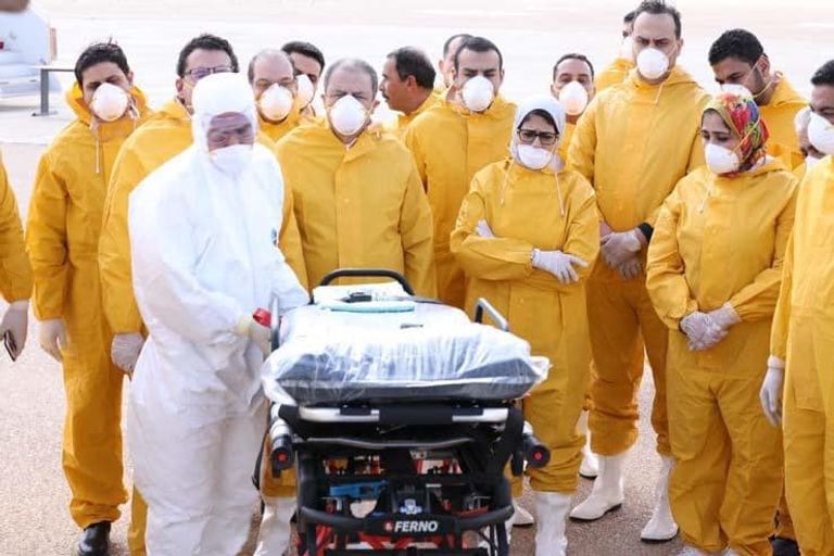 وزيرة الصحة المصرية تتفقد الإجراءات الوقائية بمطار العلمين