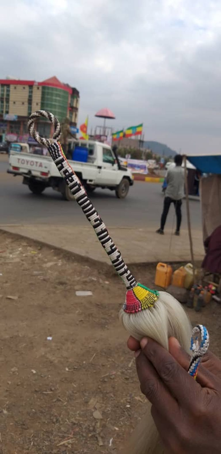 "شيرا" أداة تُصنع من ذيل الحصان