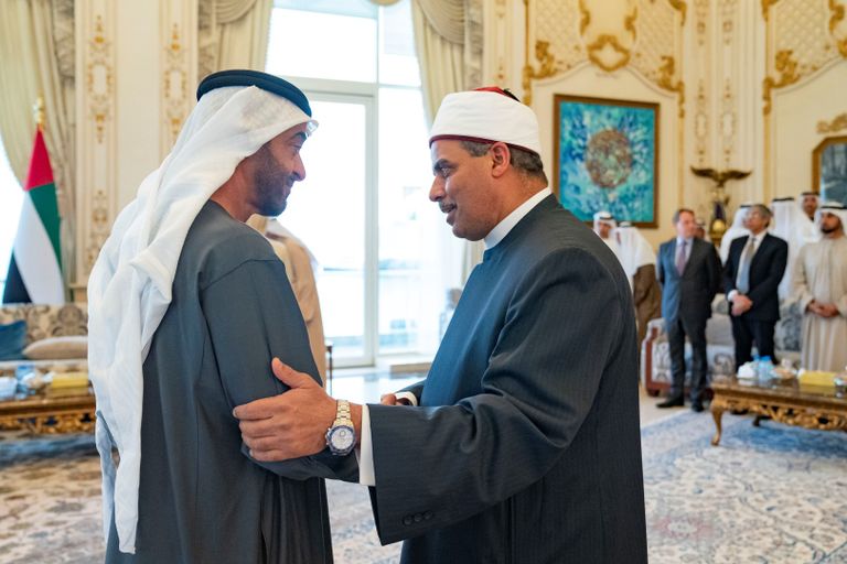 محمد بن زايد يستقبل أعضاء لجنة تحقيق أهداف "وثيقة الأخوة الإنسانية"