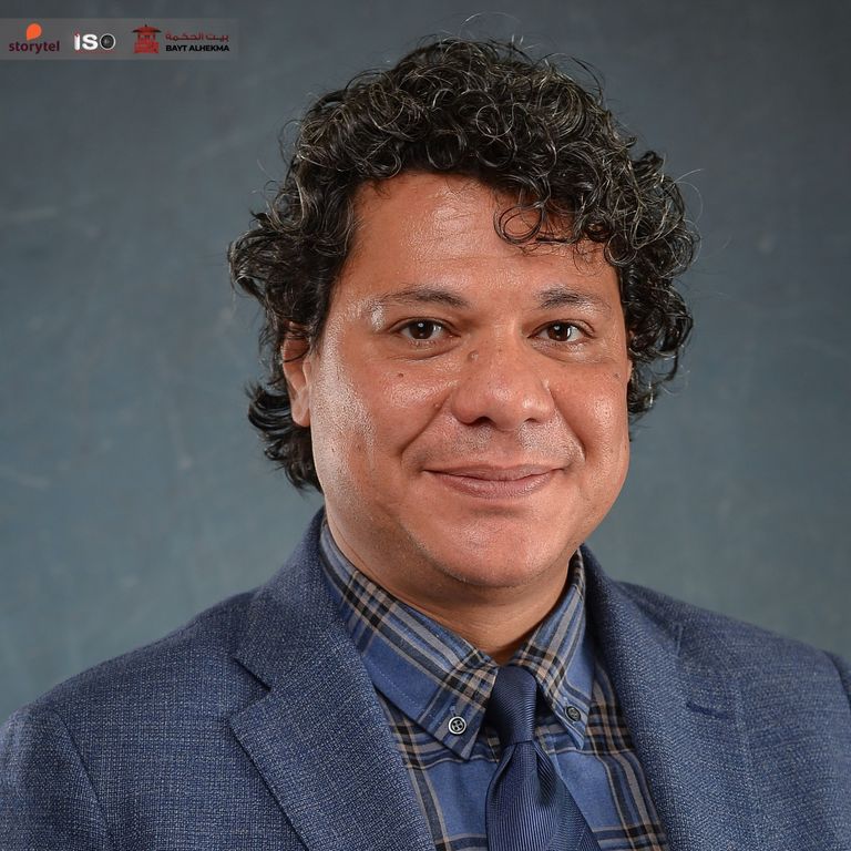 وائل فاروق : نفتقر الى العناوين الكبيرة نجاح جماهيري لافت للدورة 51 لمعرض القاهرة الدولي للكتاب