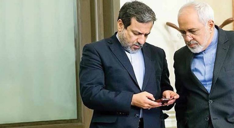 ظريف وإلى يمينه مساعده عباس عراقجي - أرشيفية موقع تحطم الطائرة الأوكرانية المنكوبة في إيران - أ.ف.ب