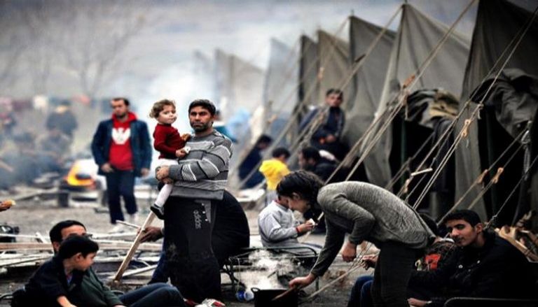 لاجئون سوريون يعانون ويلات الحرب - أرشيفية