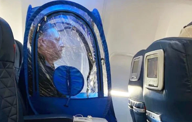 المسافرون جوا والخائفون من التقاط العدوى.. الخيمة البلاستيكية هي الحل