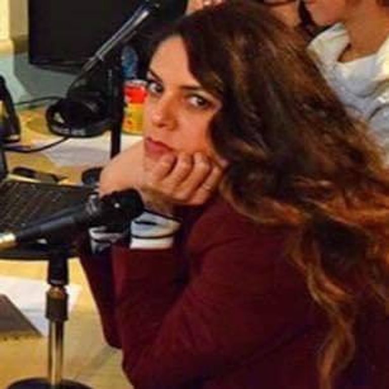 الناشطة السياسية والصحفية الجزائرية ليندة ناصر محكمة الزيادية بمحافظة قسنطينة الجزائرية - أرشيفية