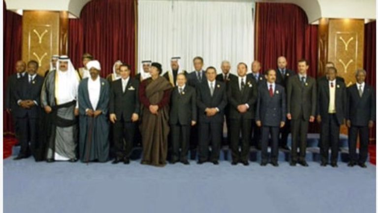 قادة الدول العربية في قمة الجزائر 2005