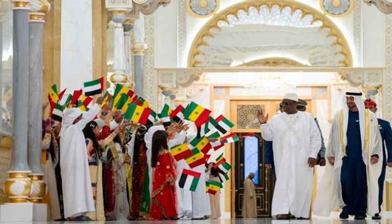 الشيخ محمد بن زايد آل نهيان والرئيس السنغالي ماكي سال