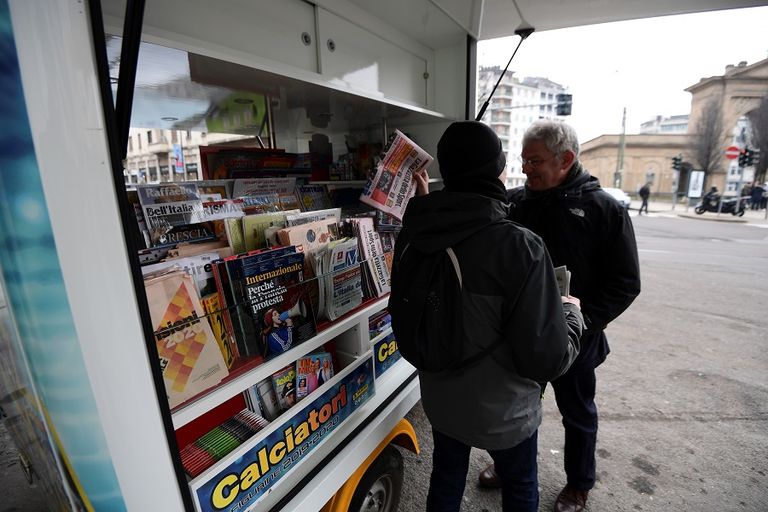 أندريا كاربيني إلى جوار عربته