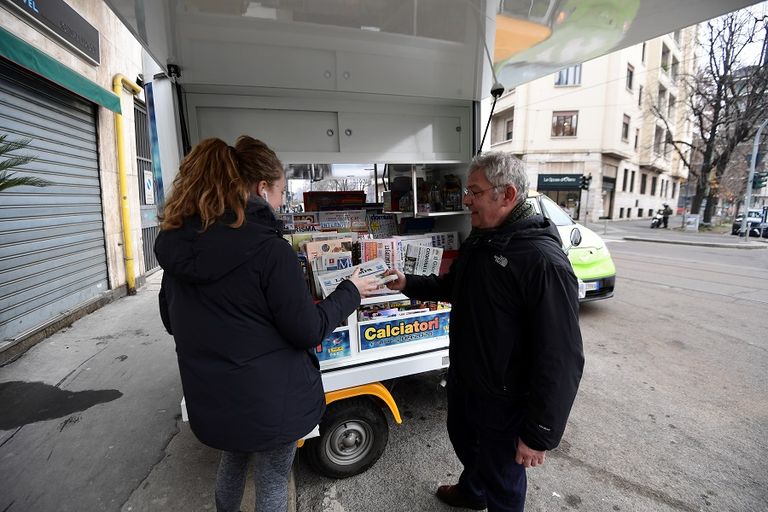 أندريا كاربيني إلى جوار عربته