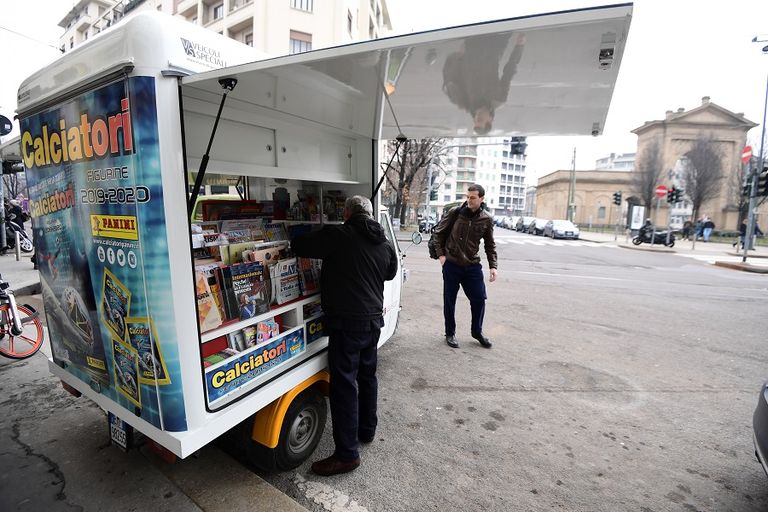 أندريا كاربيني إلى جوار عربته