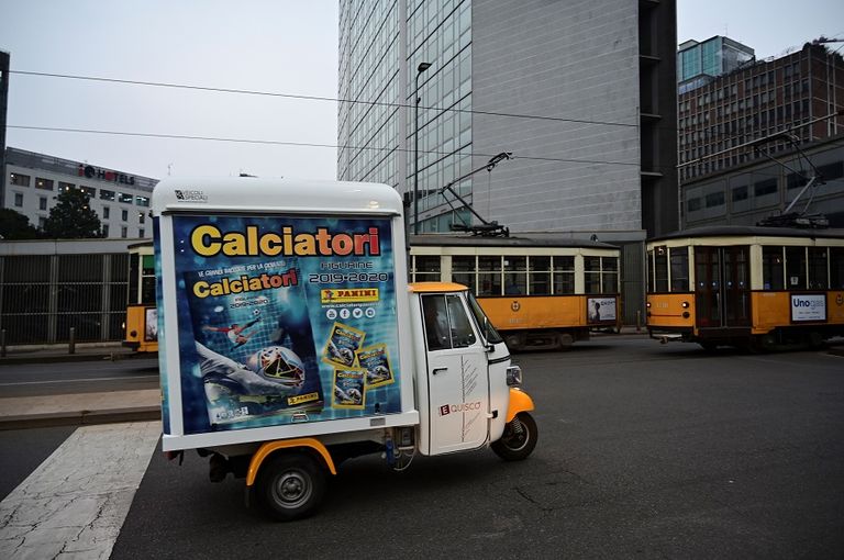 أندريا كاربيني إلى جوار عربته