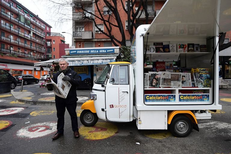 أندريا كاربيني إلى جوار عربته