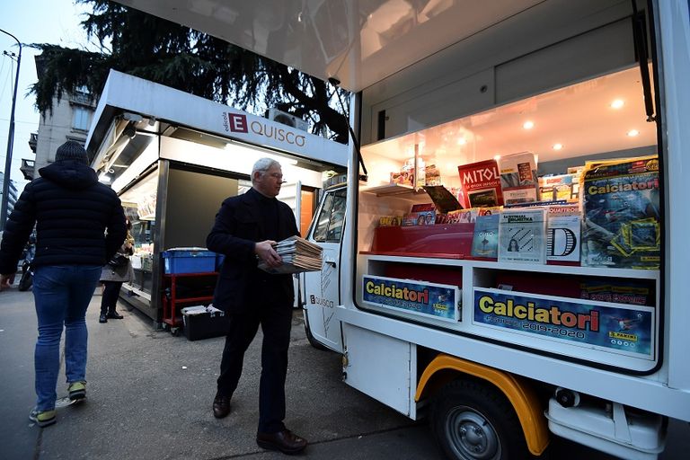 أندريا كاربيني إلى جوار عربته