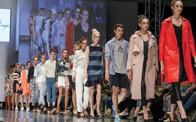 كورونا يهدد عرش باريس كعاصمة الموضة العالمية