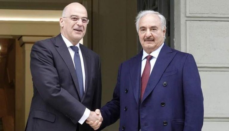 وزير الخارجية اليوناني في لقاء سابق مع المشير خليفة حفتر